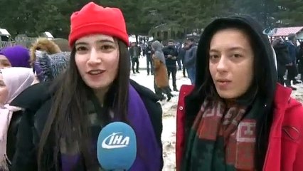 Öğrenciler Soğuğa Aldırmadan Horon Tepti