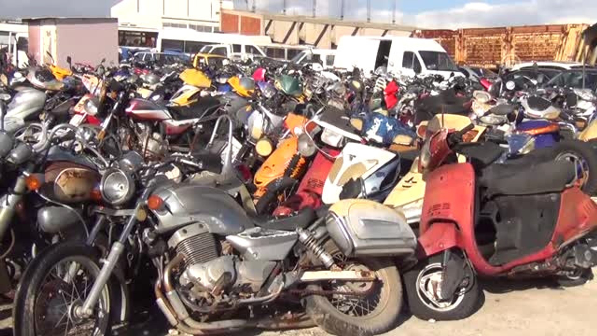 Yediemin Deposunda Yüzlerce Motosiklet ve Otomobil Sahiplerini Bekliyor -  Dailymotion Video