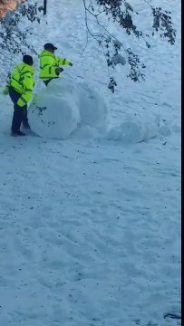 Une sculpture détruite par les policiers municipaux