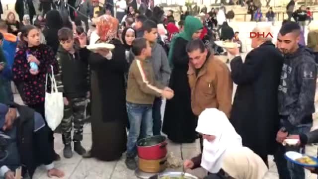 Kudüs Şam Kapısı'nda İsrail Polisi Göstericilere Müdahale Etti