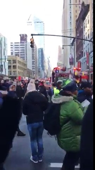 NYC Explosion: Witness Recalls hearing Loud ‘Boom’ & Getting The ‘Hell Out Of There’ — Watch