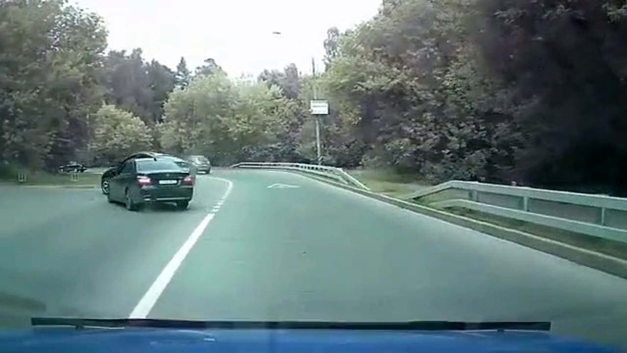 Quand le karma rattrape un chauffard dans un road rage... Bien fait