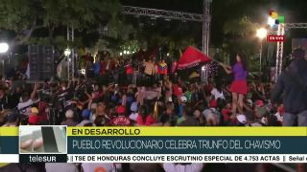 Avanza la celebración de chavistas tras resultados de elección