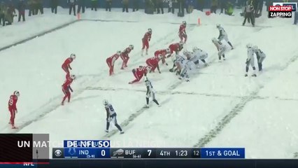 NFL : Les joueurs s'affrontent sous une tempête de neige ! (vidéo)