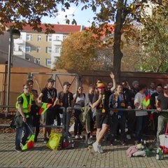 Allemagne : un groupe de supporters encourage... les arbitres