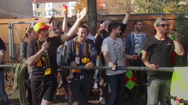 Allemagne : Des groupes de supporters encouragent... les entraîneurs