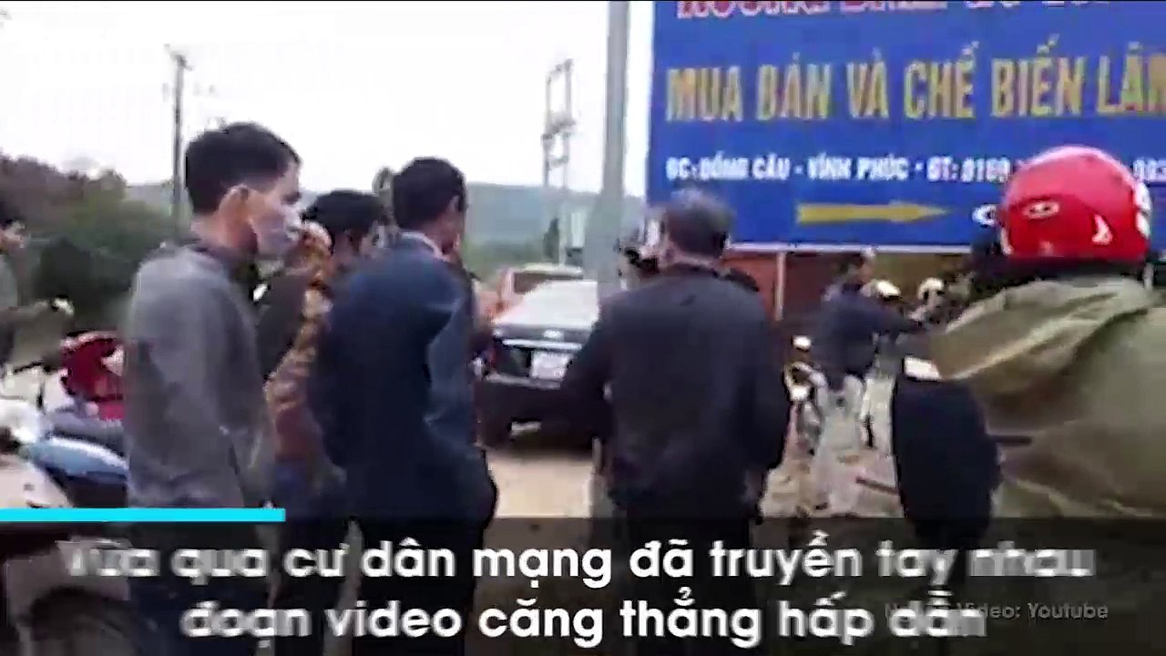 Cận cảnh hổ mang chúa khổng lồ bị người dân quyết liệt vây bắt