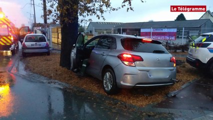 Loudéac. Deux voitures se percutent, l'une finit contre un arbre