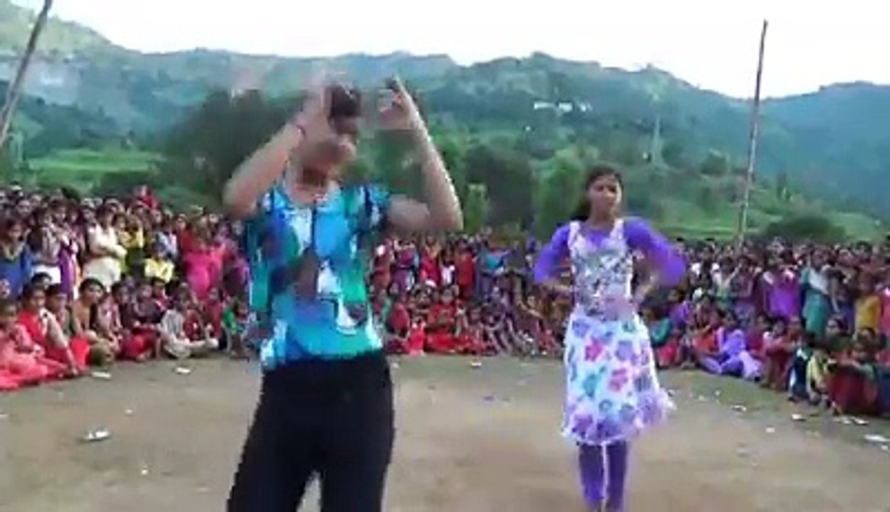 TWO HOT AND SEXY GIRL DANCE IN OPEN 2018