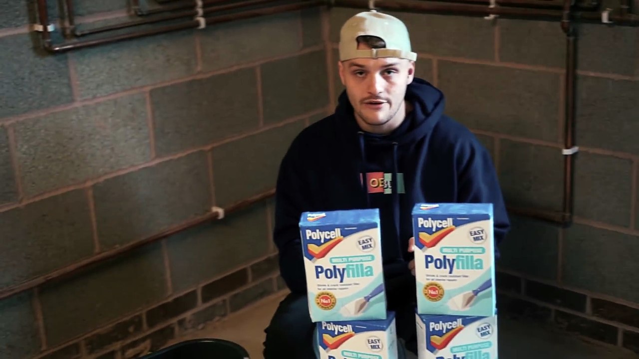 Se « cimenter » la tête dans un four à micro-ondes