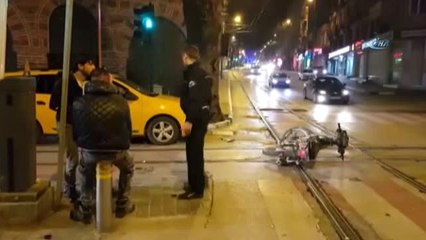 Çaldıkları Motosiklet ile Kaçarken Kaza Yaptılar, 2 Yaralı