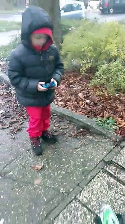 SAMI AVEC SA VOITURE TELEGUIDEE