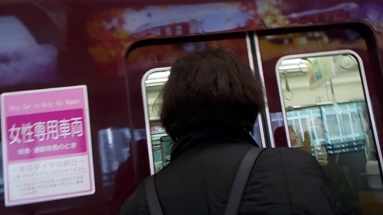 女性専用車は法律上は男性も乗れます。