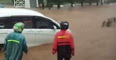 Chaos in Jakarta After Heavy Rainfall Floods Streets