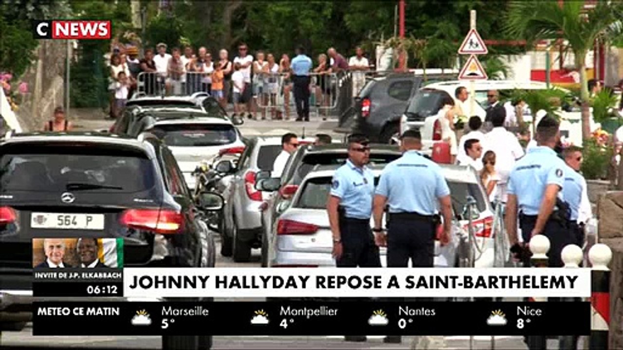 Les larmes de la famille de Johnny cette nuit lors de son inhumation au cimetière de Lorient à Saint-Barthélémy