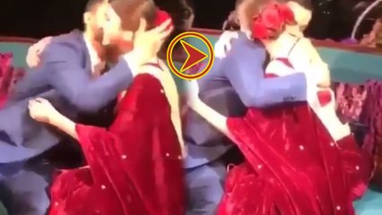 విరాట్ అనుష్కశర్మ గాడమైన హాగ్ ,ఈ వీడియో చూస్తేనే తెలుస్తుంది వాళ్ళ ప్రేమ ఎంత స్ట్రాంగ్ నో | Oneindia