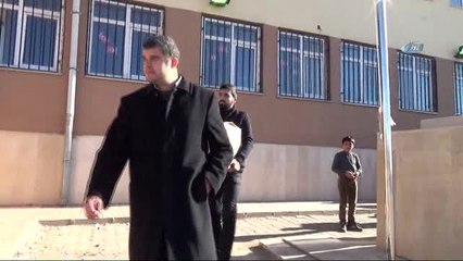 Hukuk Fakültesi Öğrencilerinden Köy Okuluna Kırtasiye Yardımı