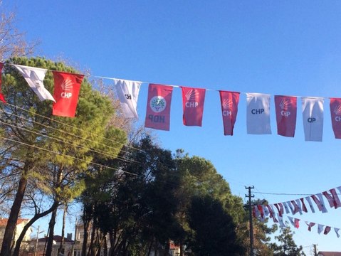 HDP ile CHP Bayraklarının Yan Yana Asılmasıyla İlgili Emniyetten Açıklama