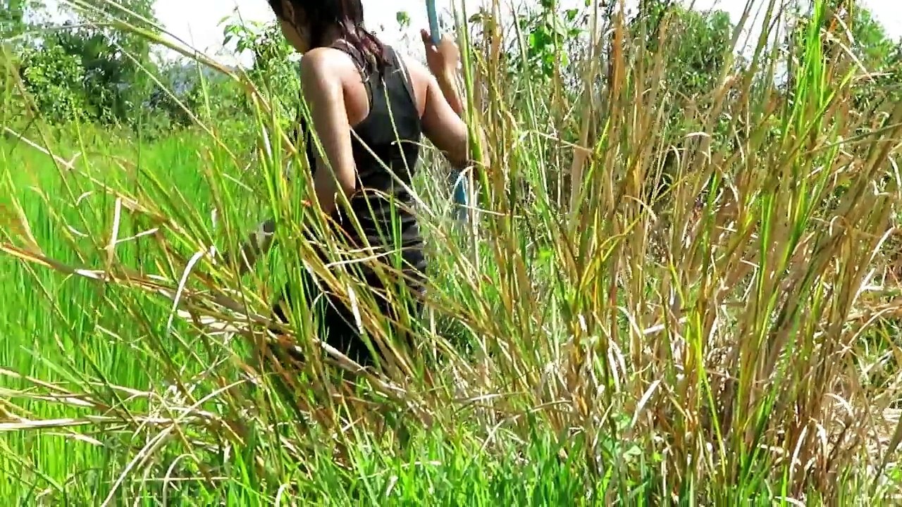 Terrifying! Beautiful Girl Catches Crocodile While Fishing - How To Catch Crocodile in Cambodia