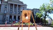 Incredible artwork is burned into wooden sheet with sun rays