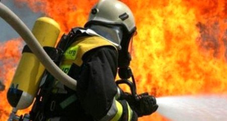 Arnavutköy'de Koli Üretim Fabrikasında Yangın! İtfaiyenin Müdahalesi Sürüyor