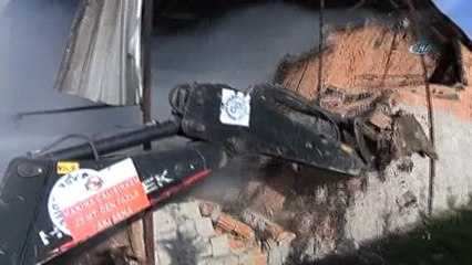 Arnavutköy'de Koli Fabrikasında Yangın Çıktı