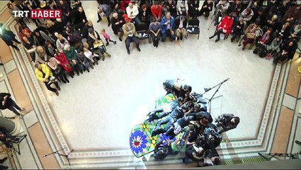 Piyano çalarak rekor kırdılar