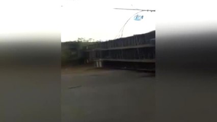 Abuja)- Kağıt Gibi Ezilen Otomobilden Sağ Salim Çıktılar