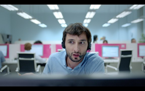 CIC – Spot TV – Le centre d’appels – Version Longue – Présenté par le CIC