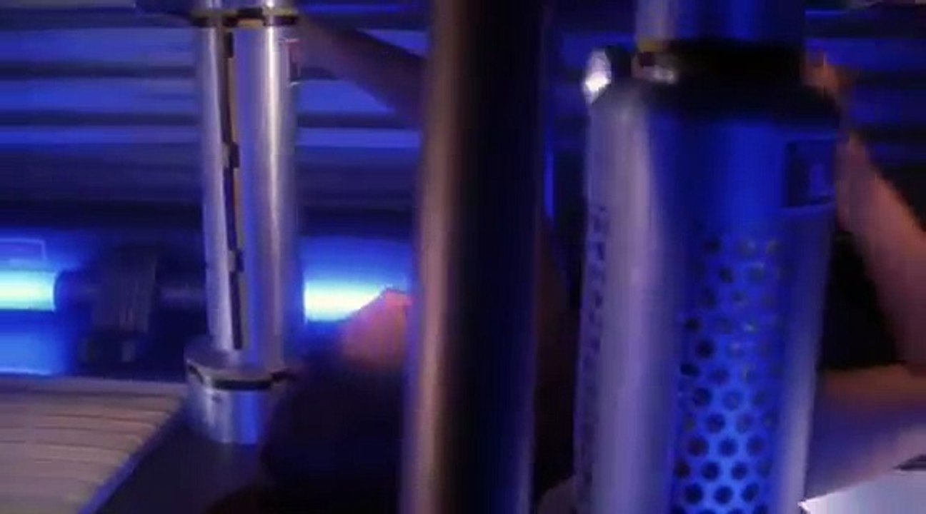 Star Trek Enterprise - Hoshi loses her shirt