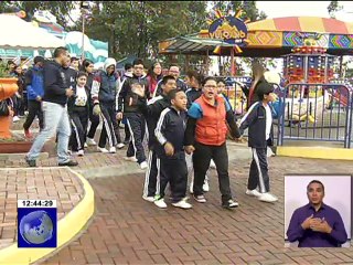 Download Video: Agasajo navideño a niños con discapacitados en Quito