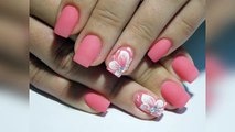 The flower is encrusted with rhinestones  Beautiful and simple summer nail design 2017-uOUl7kn78Gg