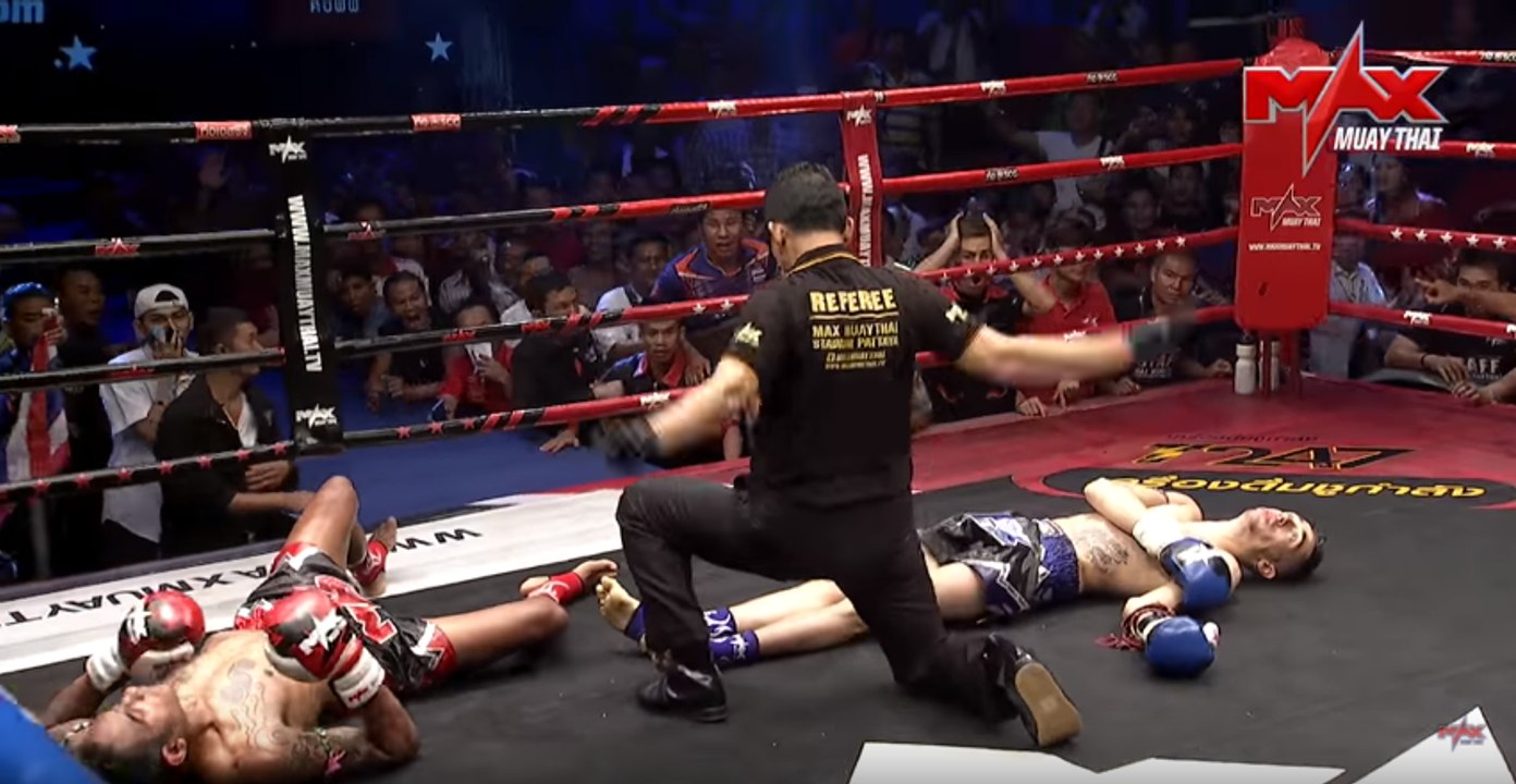 Double Knock down in Muaythai History !