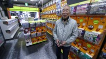 Au Japon, la seconde jeunesse des jouets en capsules
