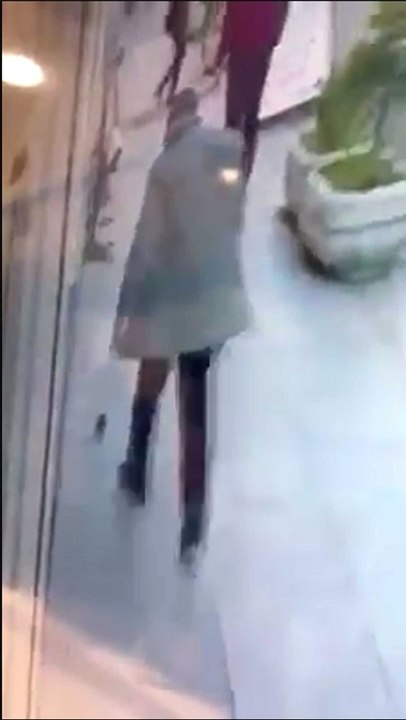 Balona Rövaşata Atan Adam'dan Sonra Şimdi de 'Fareyi Tekmeyle Kovalayan Dede'miz Var