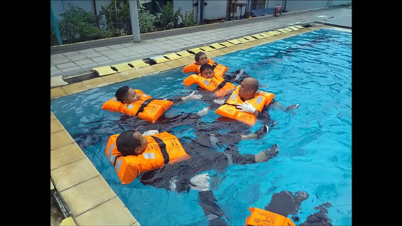 Training Basic Sea survival sertifikasi BNSP Jakarta Batch IX November 2017