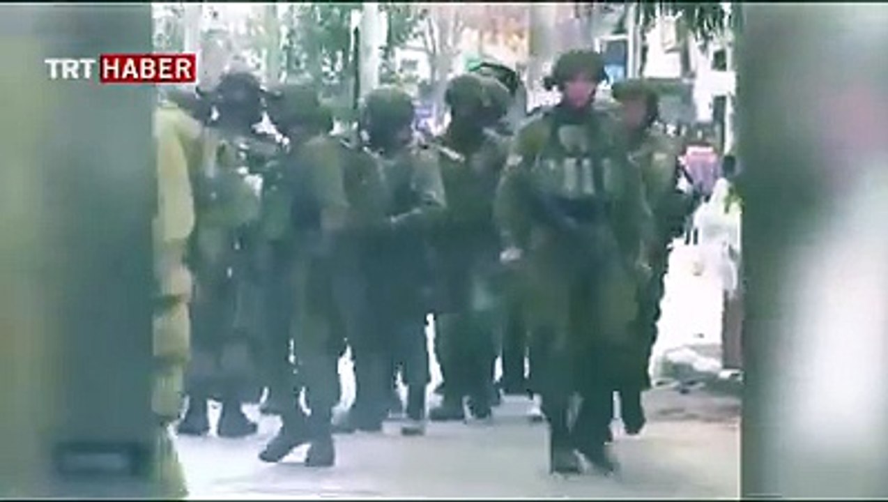 israil askerlerinin ABD'nin Kudüs kararını protesto etmek isterken gözaltına aldığı, direnişin sembolü 14 yaşındaki Fi