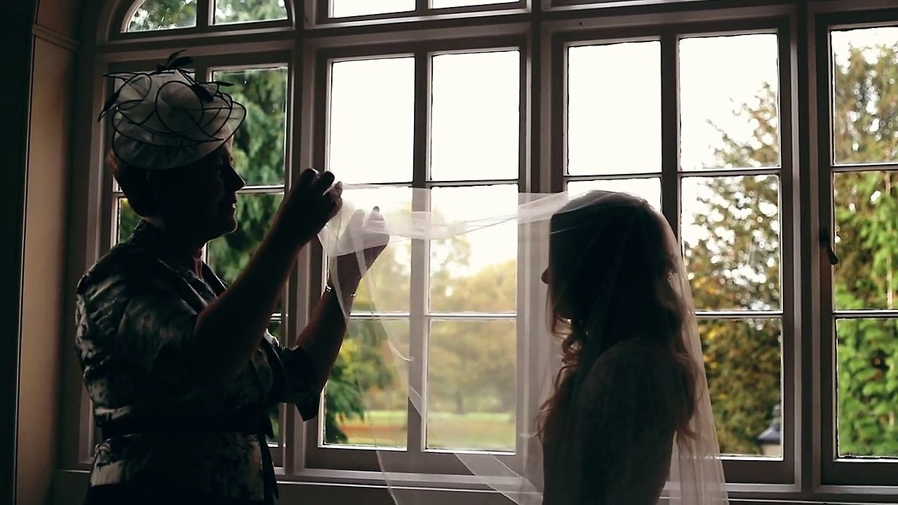 Ce mariage a priori normal va vous laisser sous le choc quand le mari lèvera le voile de la mariée