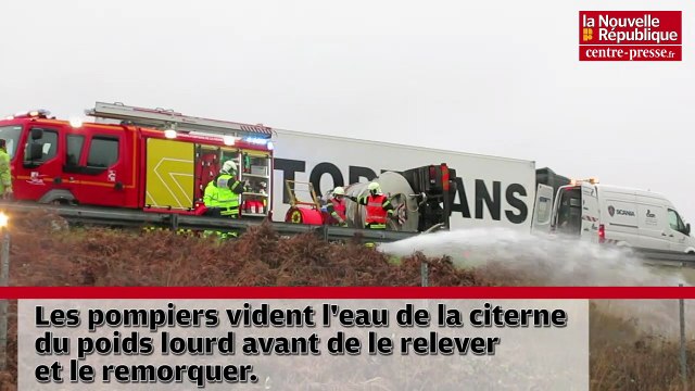 Video. Châtellerault nord : un camion citerne d'eau couché sur l'A 10 et de gros bouchons