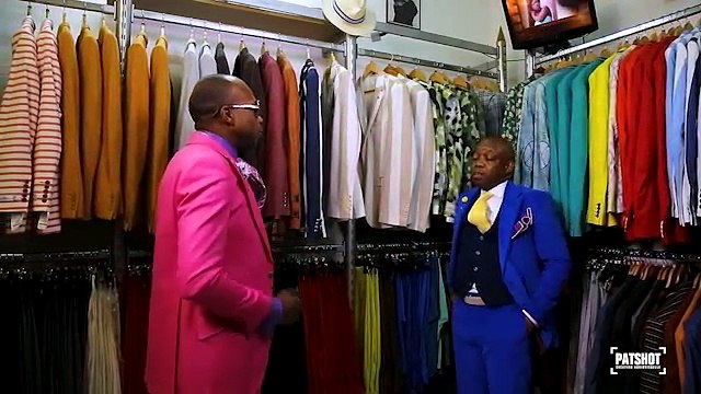 Un Fleshlight sur le pot d'échappement d'une voiture