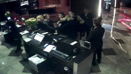 Ünlü Oyuncuya Saldırı Anı Kamerada