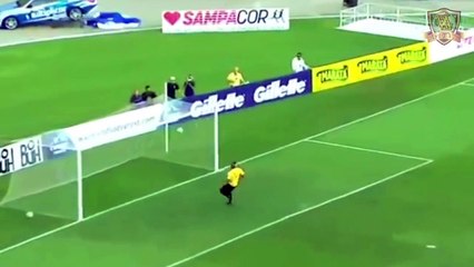 Ronaldinho 60 metreden attı!