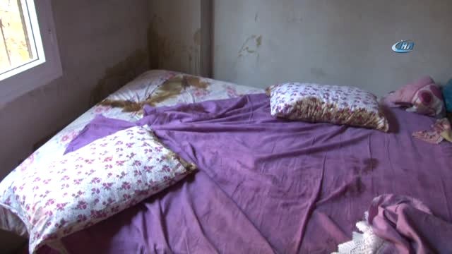 Üzerine Kaynar Su Döken Eşinin Boğazını Kesti