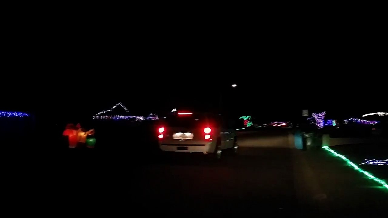 Lumières de Noël d'un quartier.. en rythme avec la radio locale !!