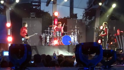 Muse - Supermassive Black Hole Live, World War Z World Premiere, Horse Guards Parade Ground, London, UK  6/2/2013