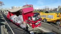 Bahçelievler'de zincirleme trafik kazası: 2 yaralı - İSTANBUL
