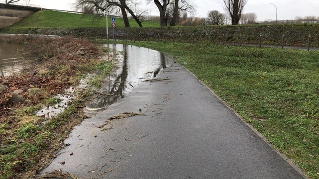 Les abords de la Prairie inondés à Caen