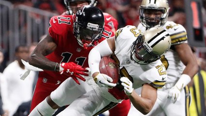 Lattimore steps in front of Julio for big INT before halftime