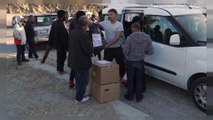 Lesbo: una Ong distribuisce donazioni ai rifugiati del campo di Moria