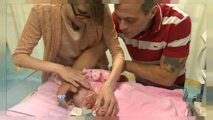 Sauvée après être née avec un coeur hors du corps